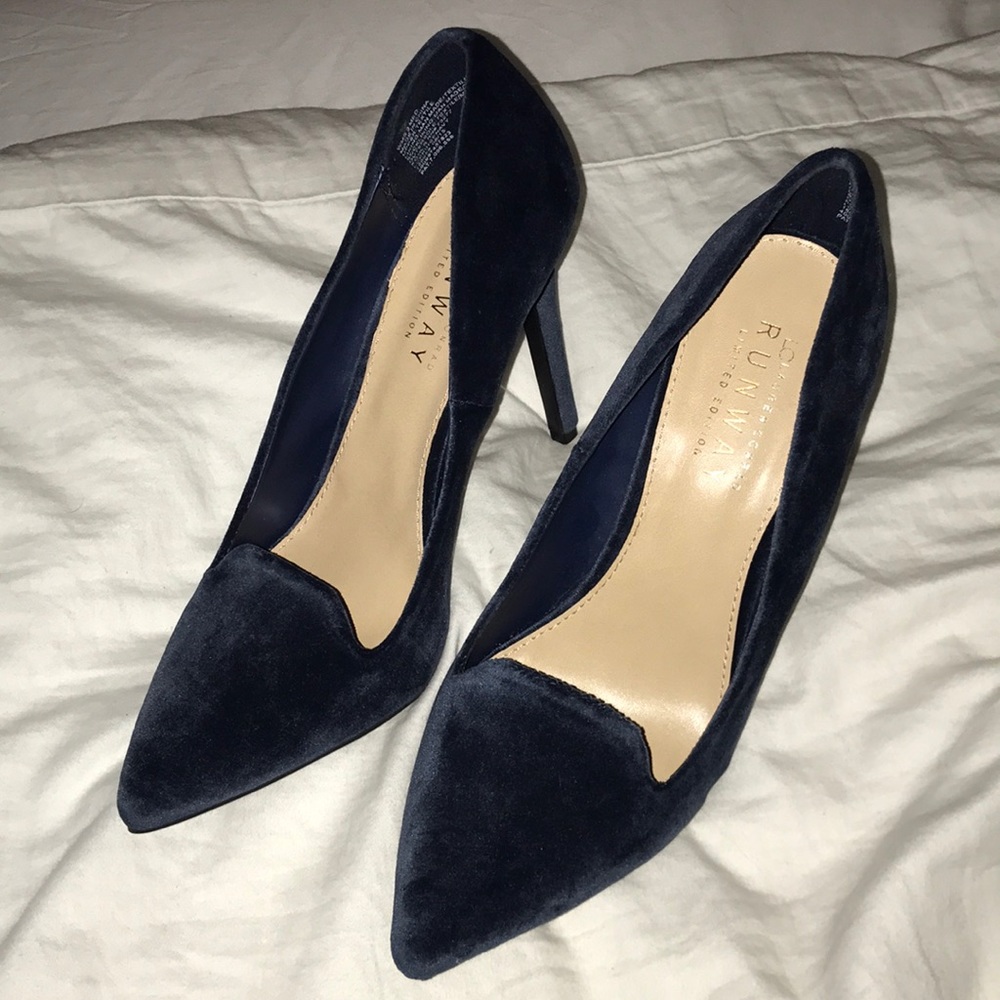 NWOT Limited Edition Lauren Conrad bluevelvet heel